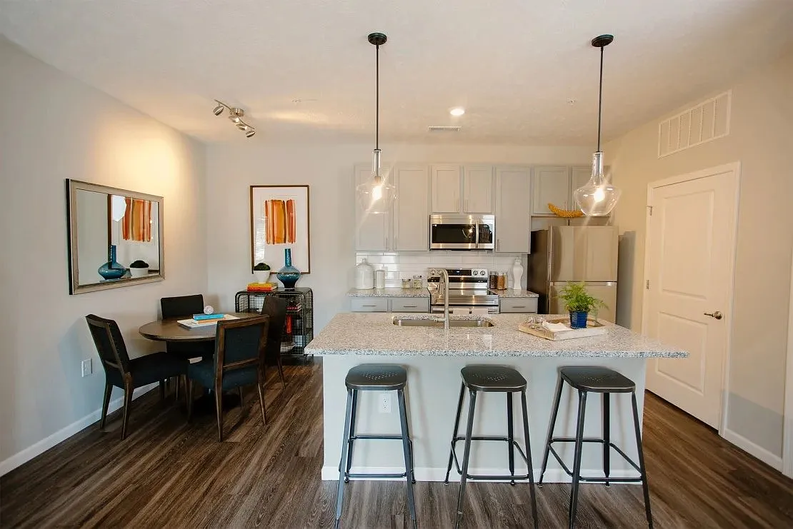 Elan Park Apartments — Photo 2