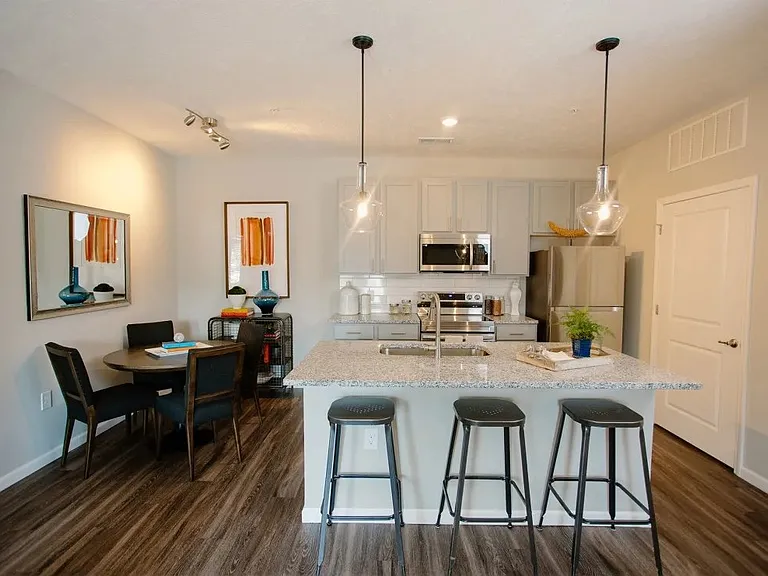 Elan Park Apartments — Photo 2