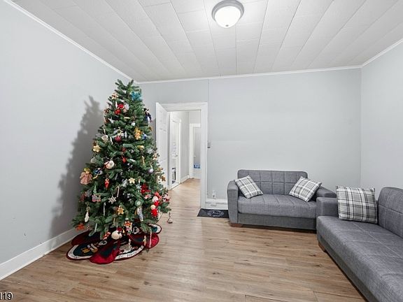 4th image of 1124 Hampton Pl