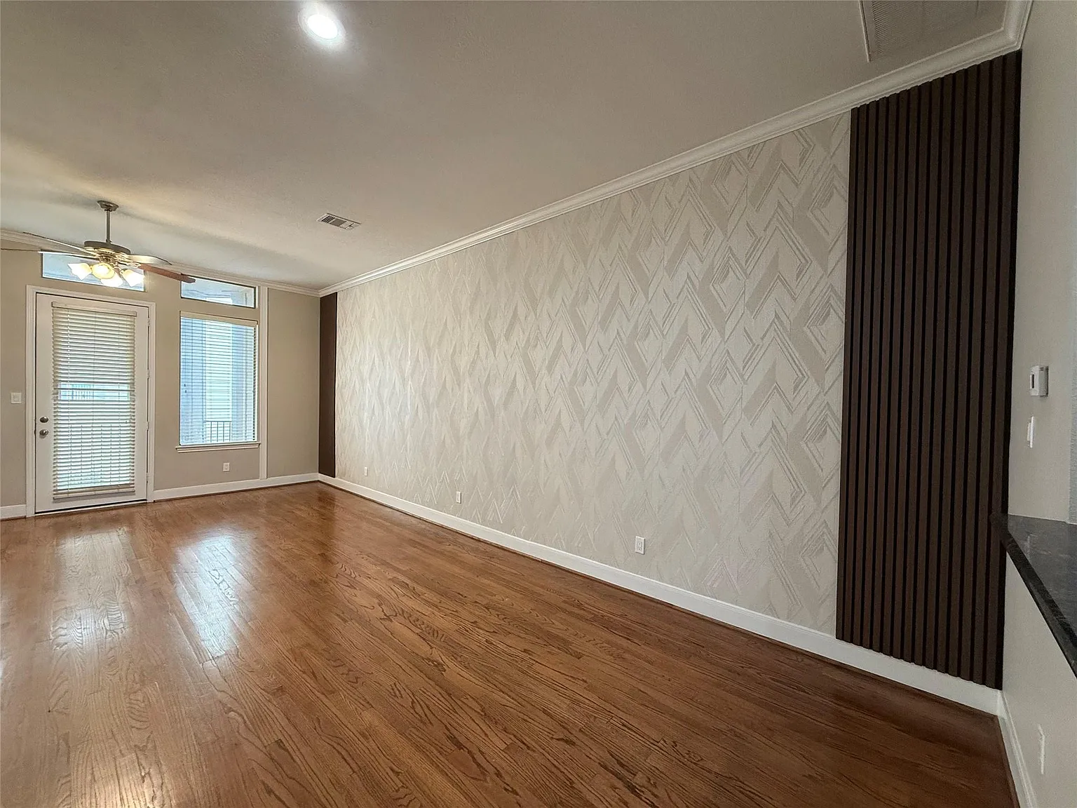 3 bed, 3.5 bath, 2274 sqft, $2,600 — Photo 4