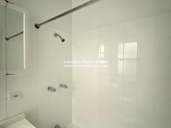4th image of 4043 N Mozart St APT 3W