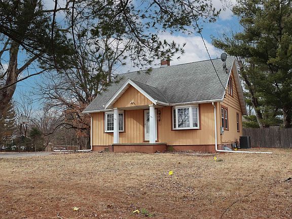 2nd image of 925 S Maxwell Rd