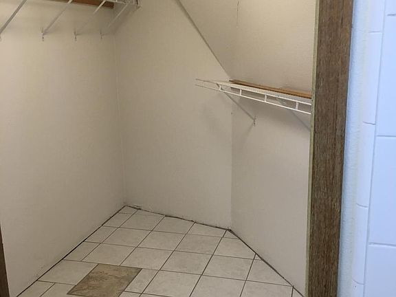 Master br walk in closet