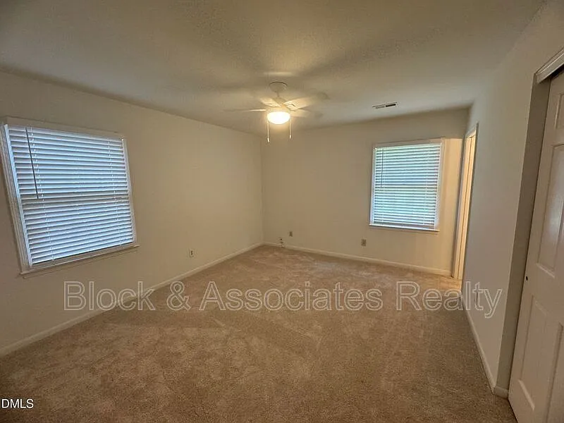 3 bed, 2.0 bath, 1608 sqft, $2,345 — Photo 4