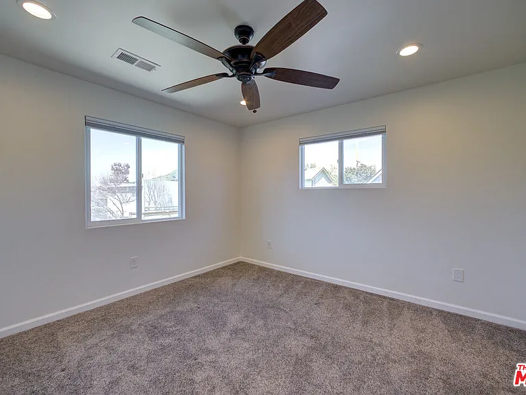 585 Branch St — Photo 14