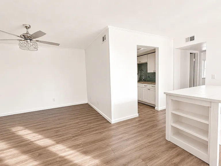 4611 W North B St #216 — Photo 9