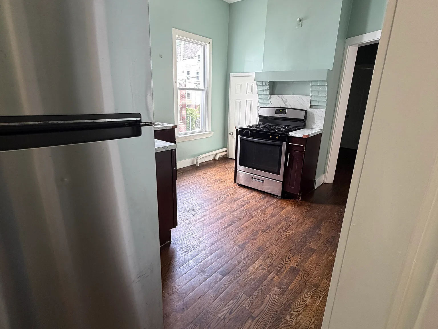 4 bed, 1800 sqft, $2,700 — Photo 2