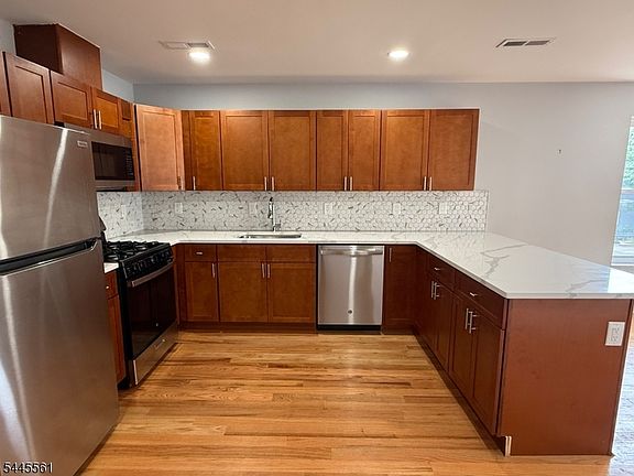 3rd image of 816 S 15Th St