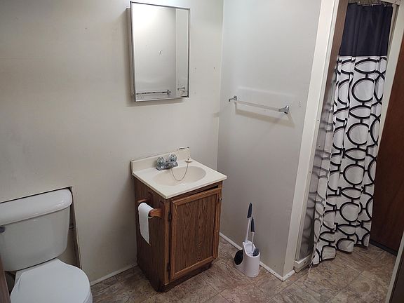 5th image of 902 Beatty Ave APT 3