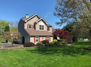 11 Montgomery Dr, Flemington, NJ 08822