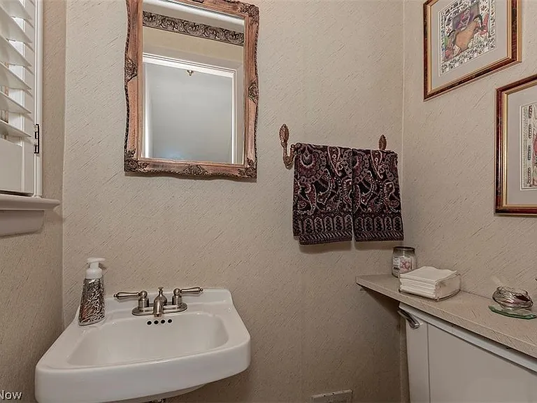 2415 Fenwick Rd — Photo 12