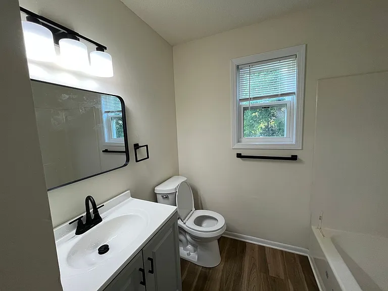 3921 Grand Ave — Photo 8