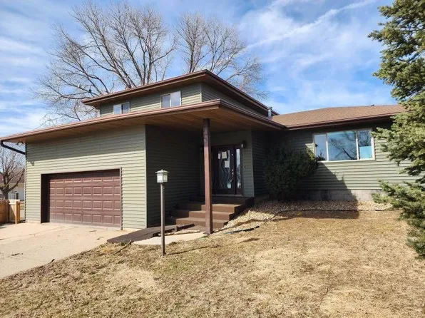 55 Laura Dr, Le Mars, IA 51031