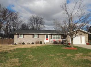 801 W Garfield Ave, Altamont, IL 62411