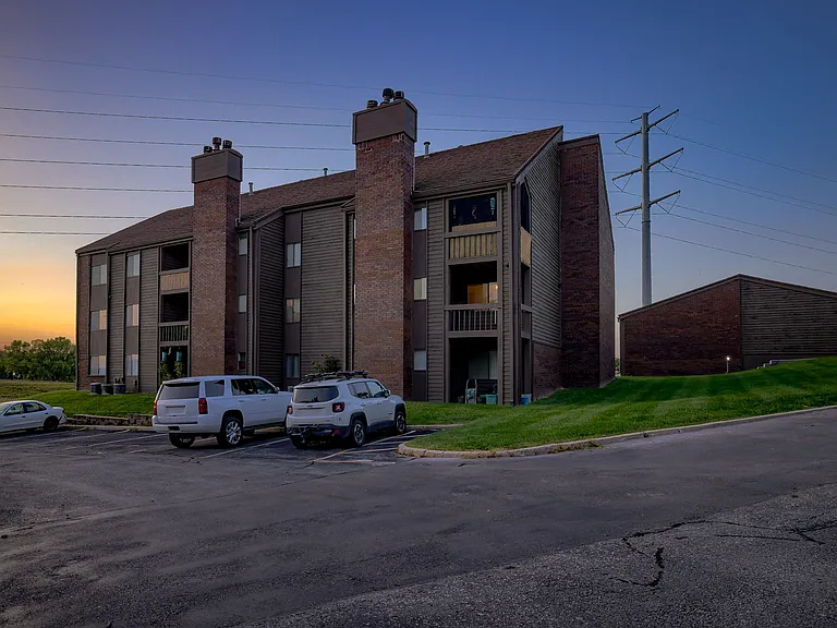 Lake Candlewood Apartments — Photo 23