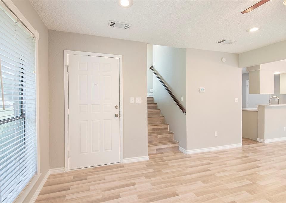 1st image of 10081 Camelot Dr
