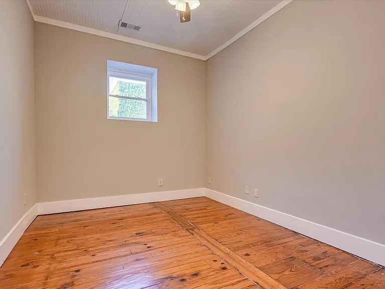 828 Broad St #B — Photo 10