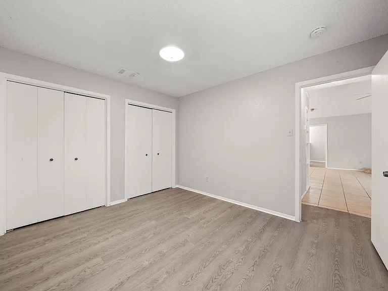 411 Greenlawn Blvd — Photo 16