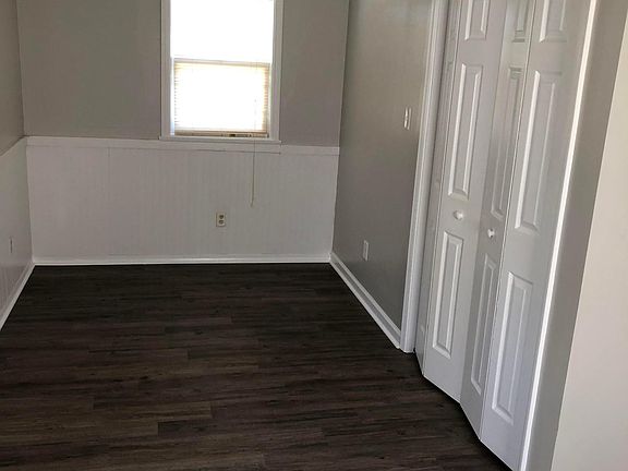 3rd image of 1802 E Hanna Ave