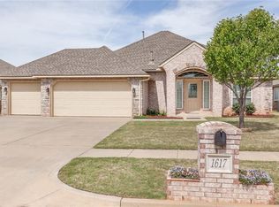1617 Mead Ln, Moore, OK 73170
