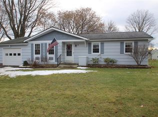 9 Cedarhurst Dr, West Henrietta, NY 14586