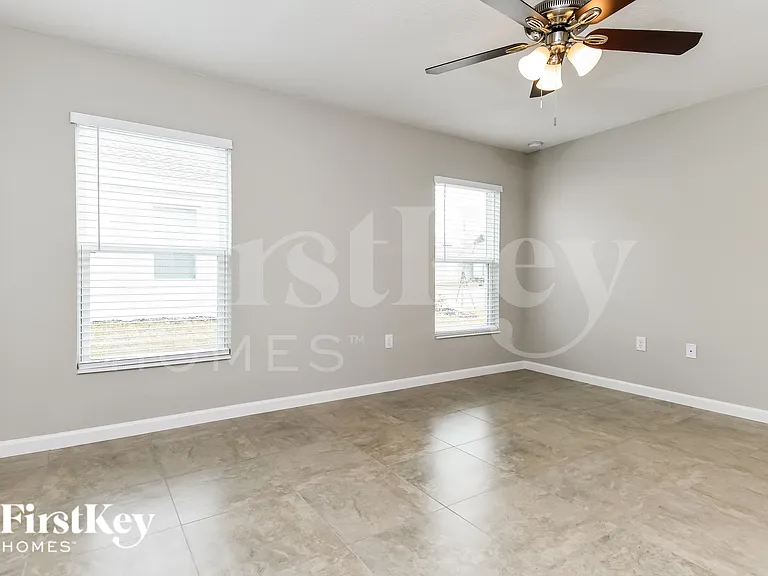 662 Lindbergh Way — Photo 9