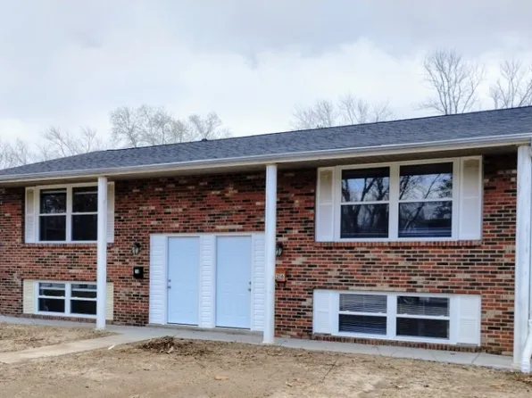 216 Castellano Dr, Swansea, IL 62226