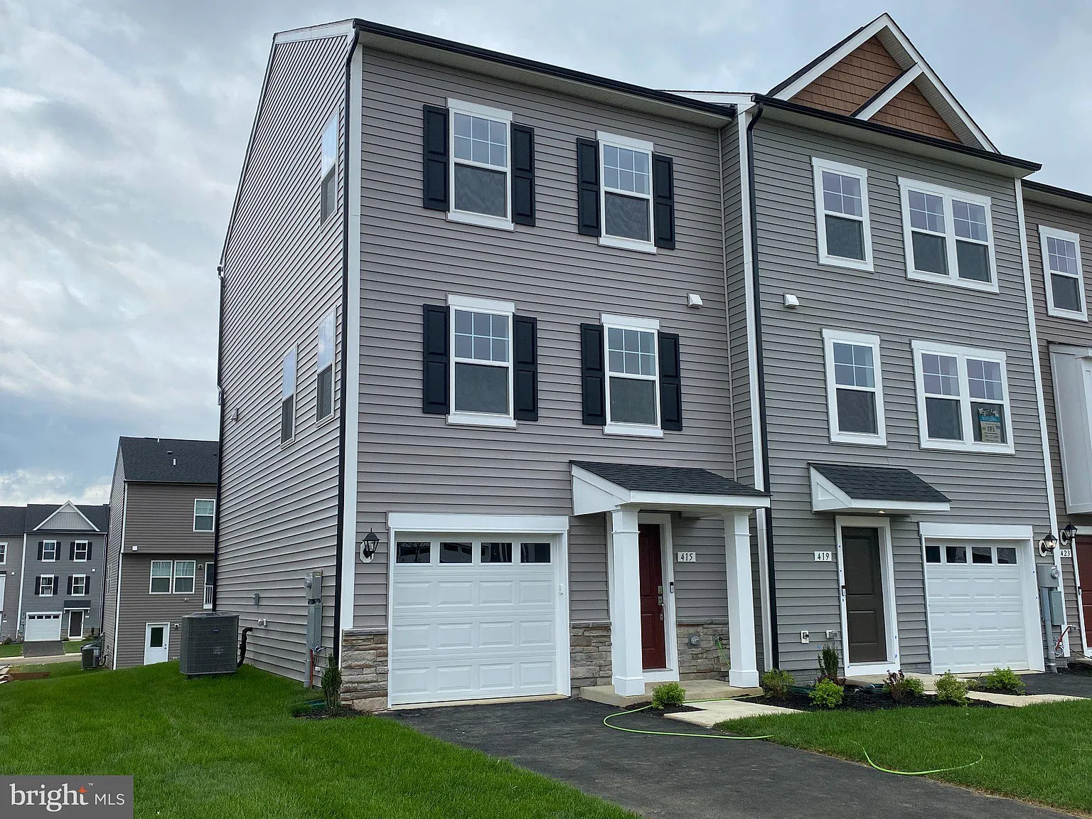 3 bed, 3.5 bath, 1453 sqft, $2,250 — Photo 1