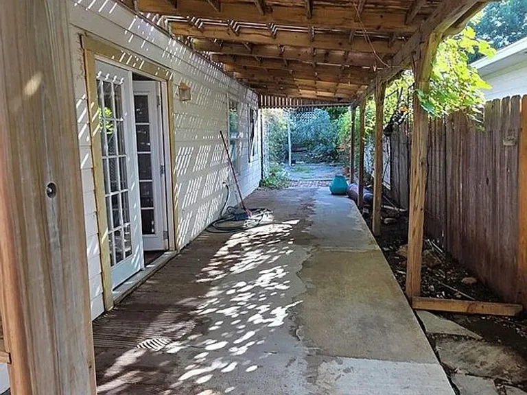 121 Amelia Ct — Photo 13