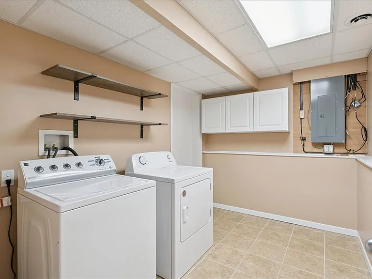1429 Columbus Dr — Photo 20