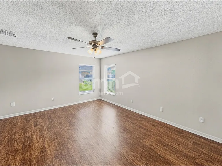 315 Colony Ct — Photo 9