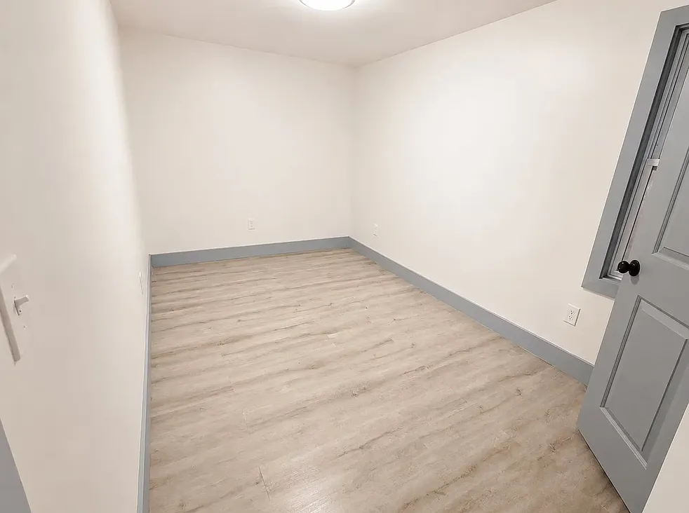 4 bed, 1008 sqft, $2,399 — Photo 4