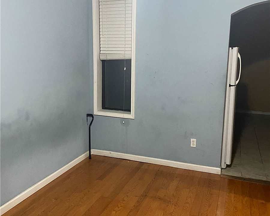 2nd image of 17010 Jamaica Ave