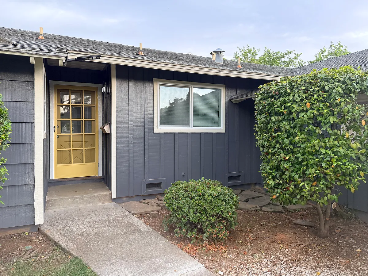 Building Photo - 228 Encinal Dr
