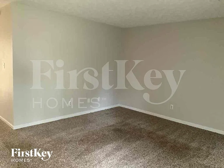 3907 Wood Path Dr — Photo 2