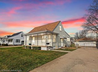 32674 Rosslyn Ave, Garden City, MI 48135