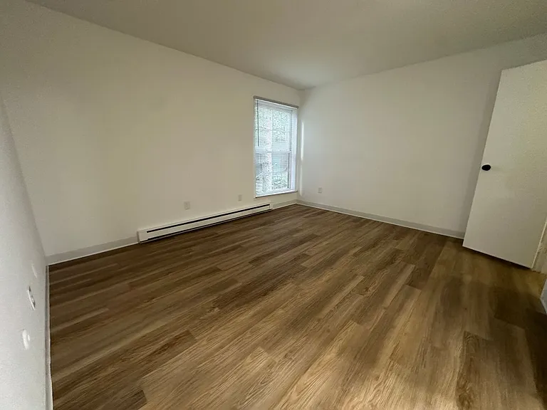 University Park Apartments near Cornell University — Photo 243