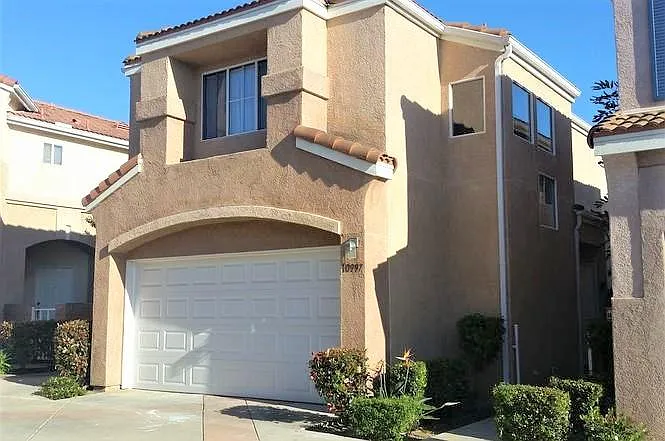 3 bed, 2.5 bath, 1058 sqft, $3,700 — Photo 1