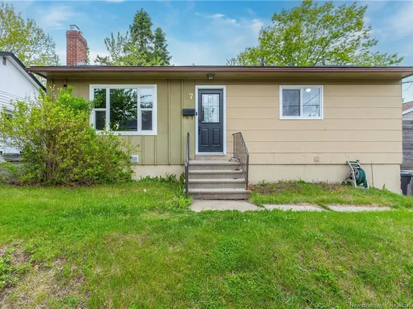 17 Garfield St, Moncton, NB E1C 3Y4