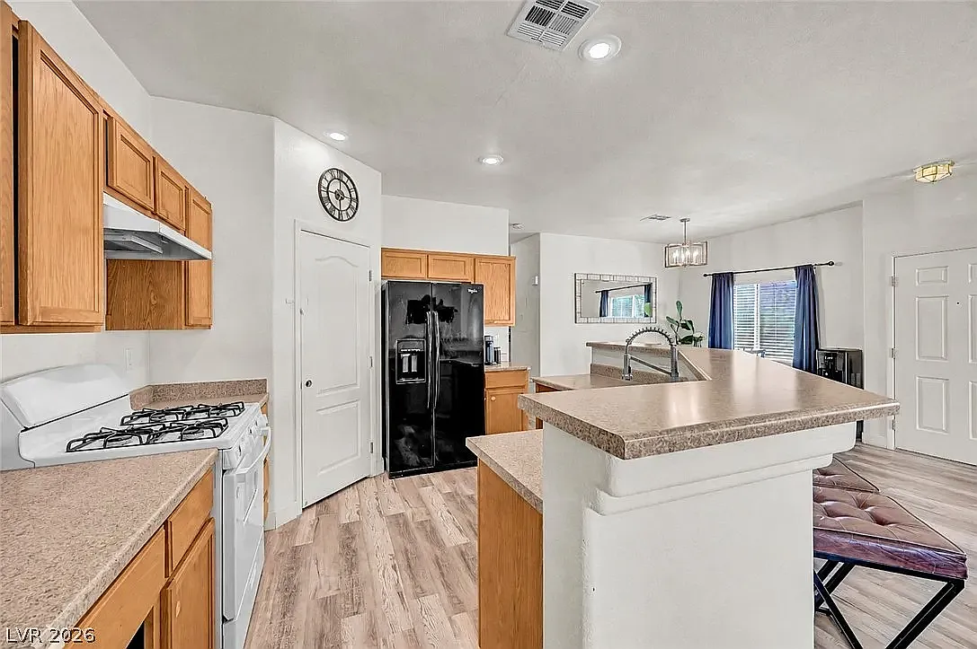 3 bed, 1588 sqft, $2,300 — Photo 3