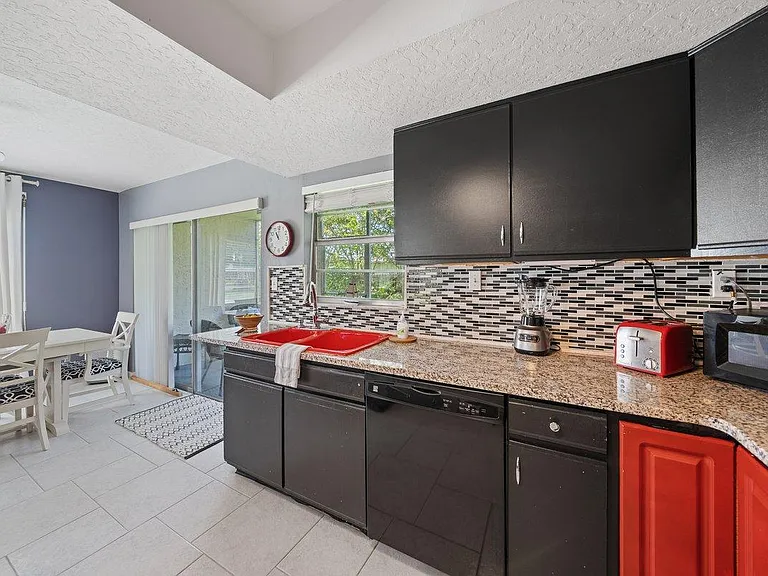 422 Blue Jay Ln — Photo 10