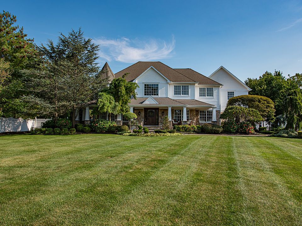 1st image of 17 Deepwells Ln