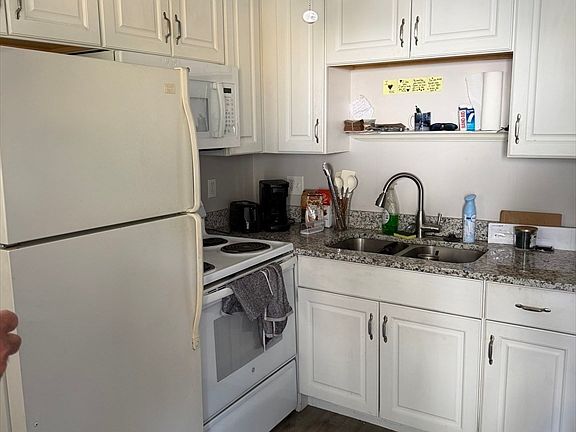 2nd image of 2 Green St