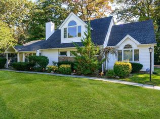 130 Harrow Ln, Manhasset, NY 11030