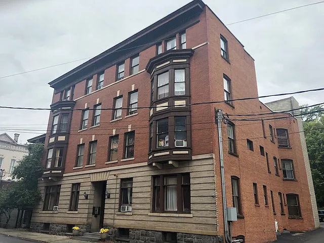 3 bed, $1,150 — Photo 2