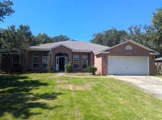 2037 Hawthorne Dr, Navarre, FL 32566