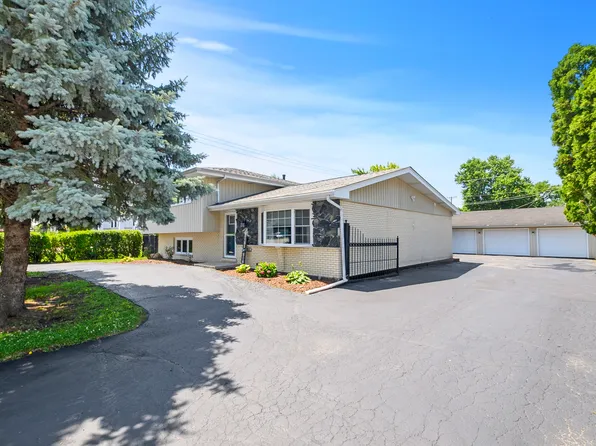10248 S 80th Ct, Palos Hills, IL 60465