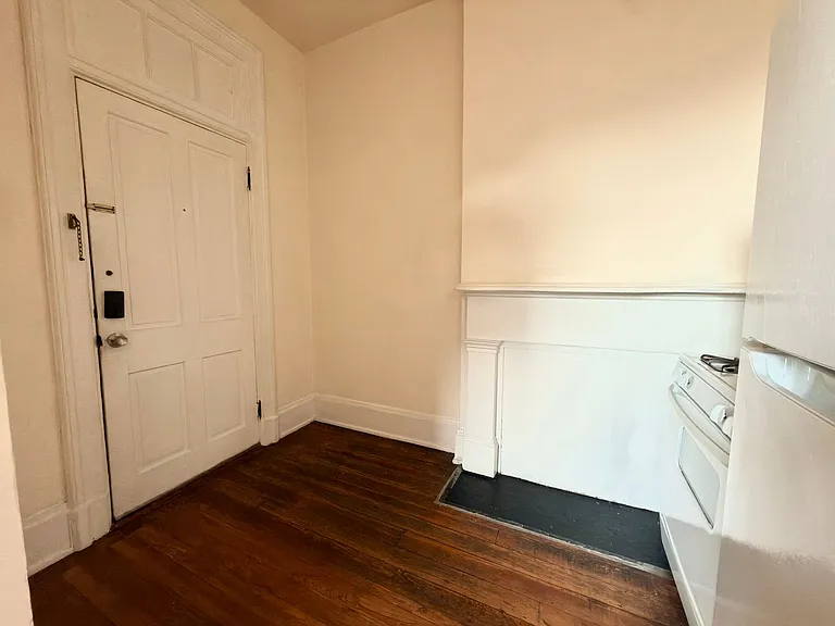 102 W Clifton Ave — Photo 3