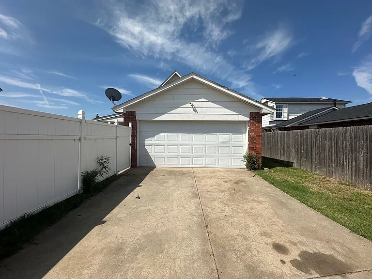 1427 SW 23rd St — Photo 17
