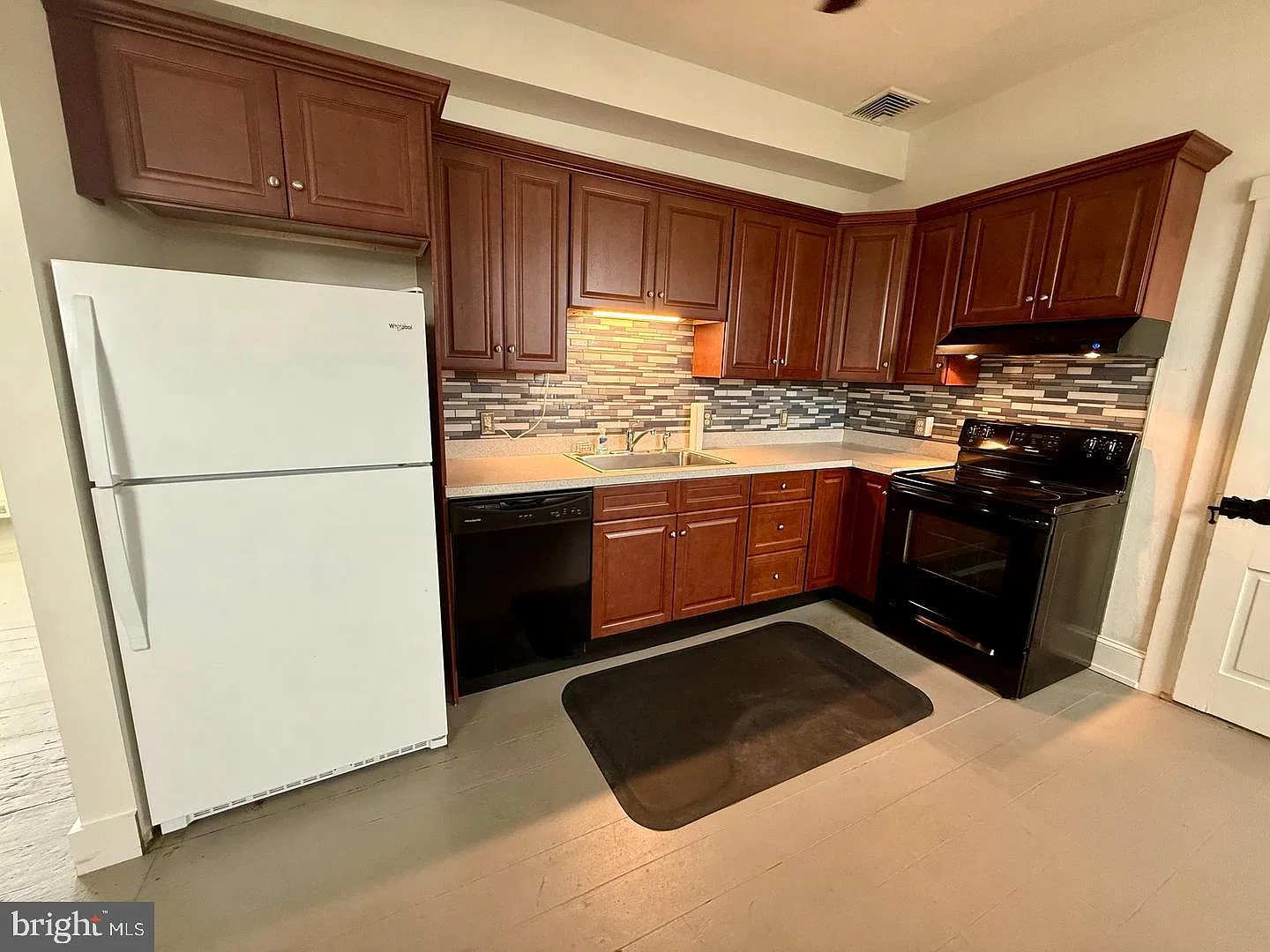 2 bed, 1.0 bath, 1050 sqft, $1,795 — Photo 4